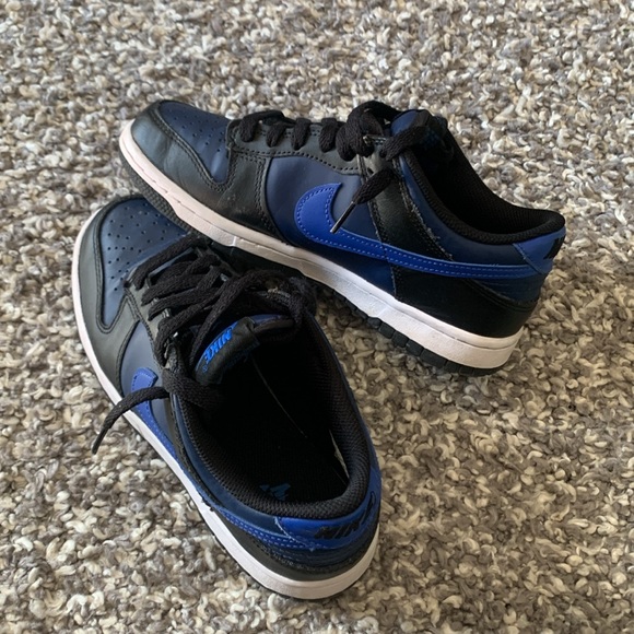 Selling midnight navy blue dunks, size 5y - Picture 4 of 4